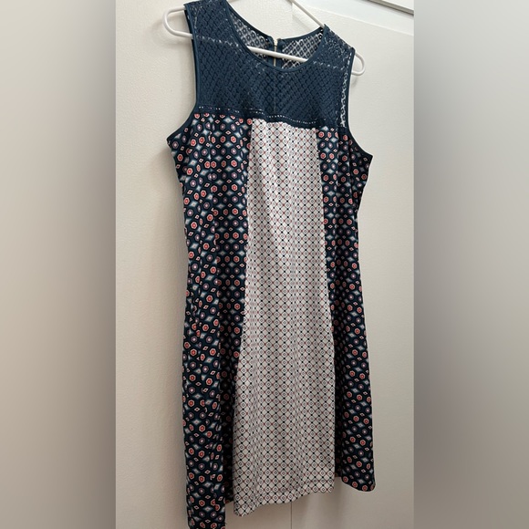 Sleeveless color-block dress - Picture 6 of 12